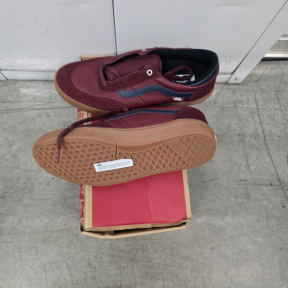 Vans Men's Maroon and Navy Sneakers